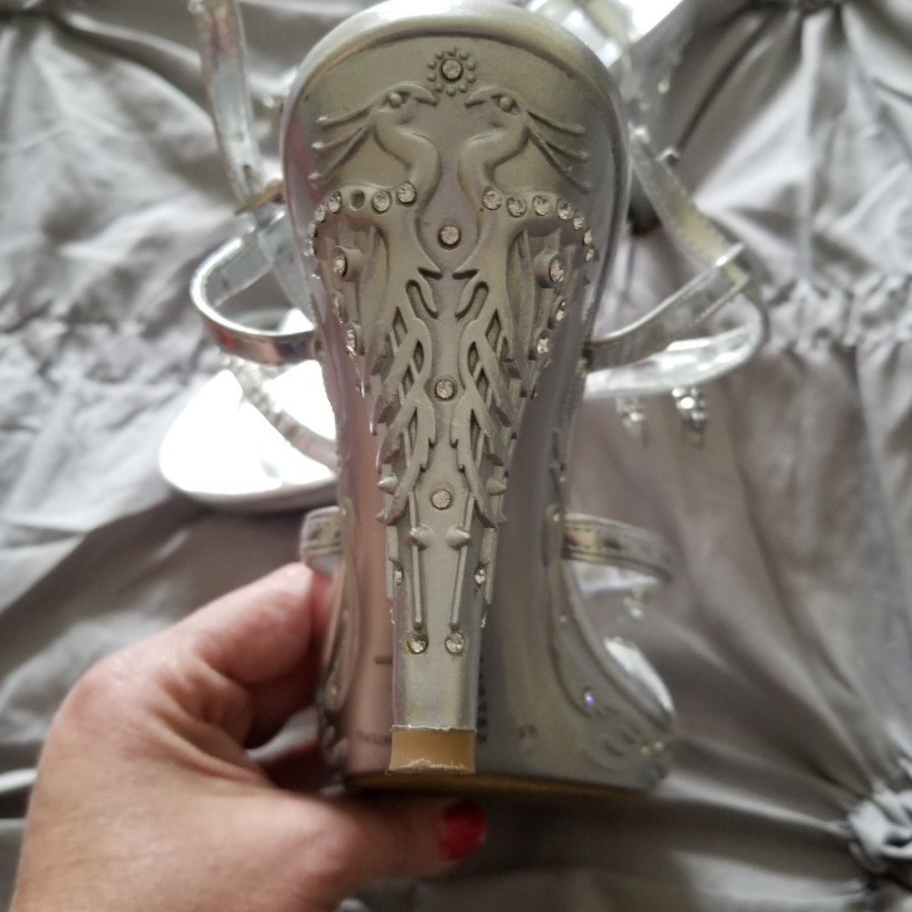 Shoes - Picture 3 of 4